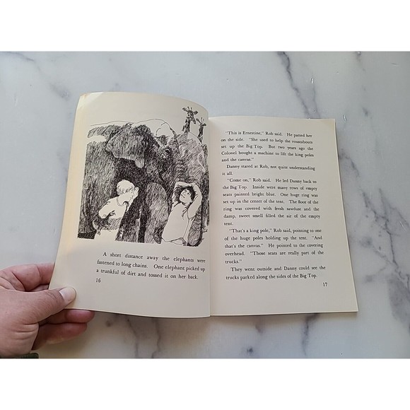 The Circus Detectives (Magic Circle Book) by Harriette Sheffer Abels 1971 - Picture 5 of 10